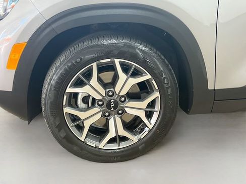 Certified 2023 Kia Seltos EX image 32