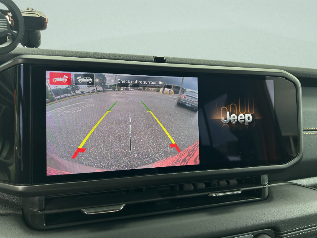 Used 2025 Jeep Wrangler Unlimited Sahara AWD/4WD image 24