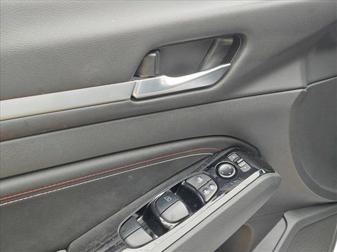 Used 2023 Nissan Altima 2.5 SR w/ SR Premium Package image 11