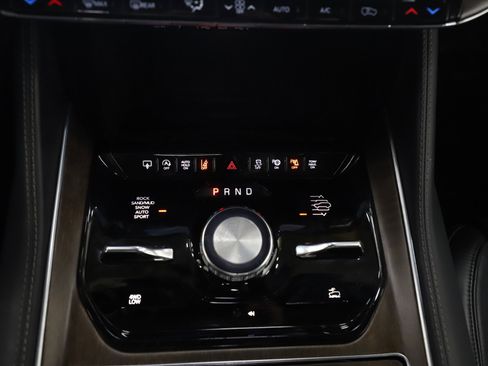 Used 2024 Jeep Grand Wagoneer L 4WD image 27