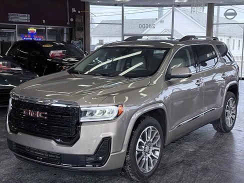 Used 2023 GMC Acadia Denali w/ Denali Ultimate Package image 2