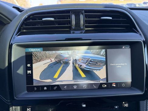 Used 2018 Jaguar F-PACE R-Sport image 29