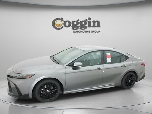 New 2026 Toyota Camry SE FWD image 3