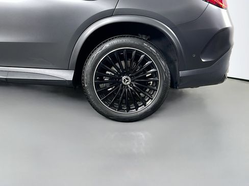 Used 2024 Mercedes-Benz GLC 300 4MATIC image 32