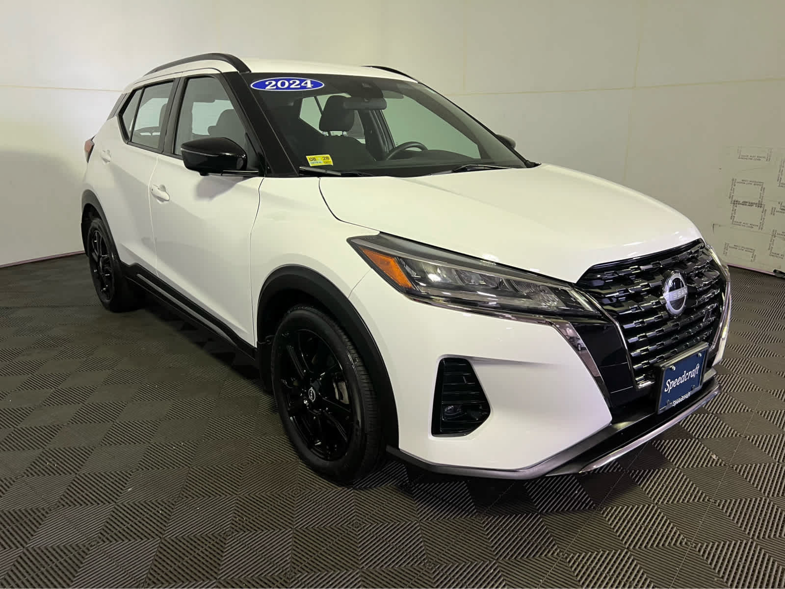 Certified 2024 Nissan Kicks SR FWD image 1
