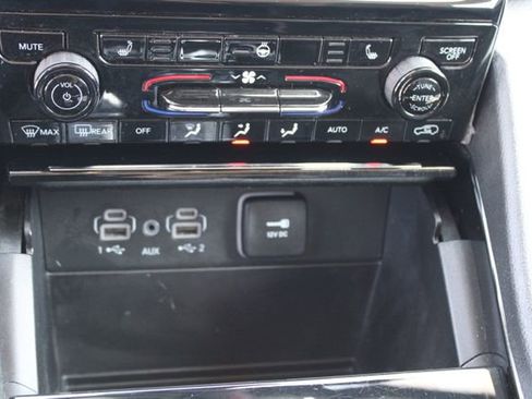 Used 2023 Jeep Grand Cherokee L Limited AWD/4WD image 29