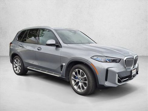 Used 2024 BMW X5 xDrive40i w/ Premium Package AWD/4WD image 3