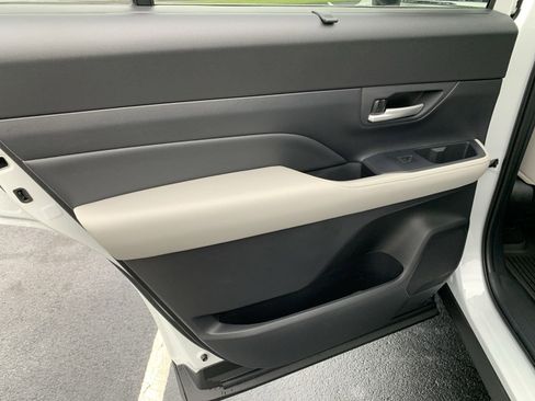 New 2024 Toyota Grand Highlander Limited image 28