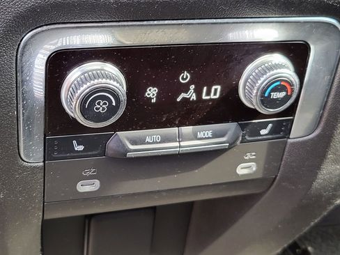 Used 2023 GMC Yukon XL Denali image 38