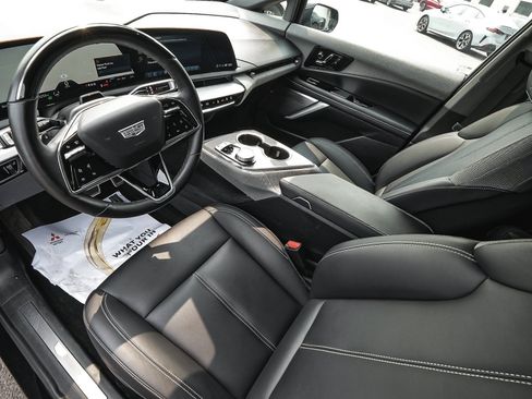 Used 2025 Cadillac Optiq Luxury 1 AWD/4WD image 18