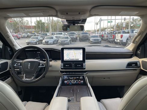 Used 2019 Lincoln Navigator L Reserve image 5
