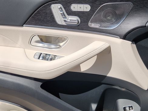 New 2026 Mercedes-Benz GLS 580 4MATIC image 23