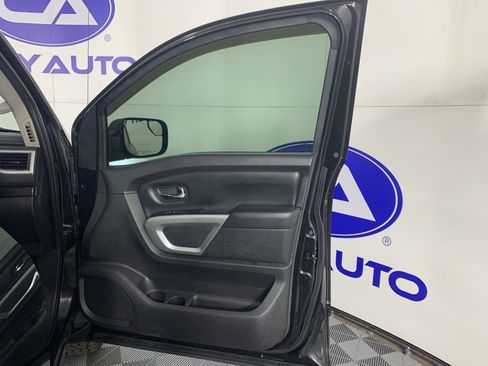 Used 2017 Nissan Titan SV image 38