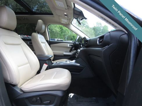 Used 2021 Ford Explorer XLT w/ Equipment Group 202A AWD/4WD image 13