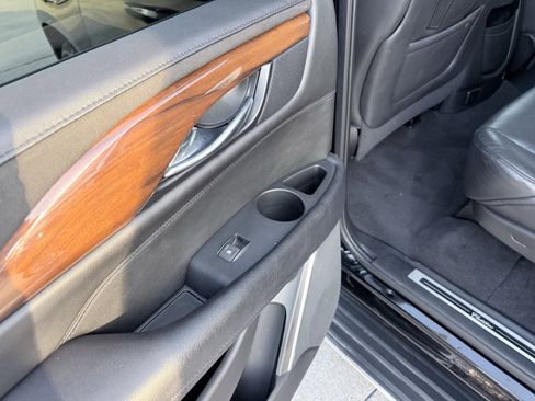 Used 2020 Cadillac Escalade ESV 2WD image 28