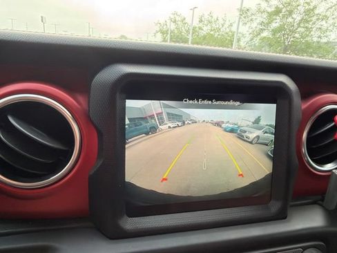 Used 2022 Jeep Wrangler Unlimited Rubicon AWD/4WD image 8