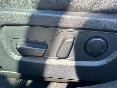 Certified 2025 MAZDA CX-50 2.5 Hybrid w/ Preferred Pkg image 19