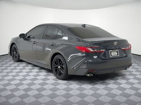 Used 2025 Toyota Camry SE w/ Convenience Package FWD image 3