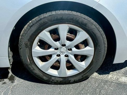 Used 2020 Toyota Corolla LE FWD image 29