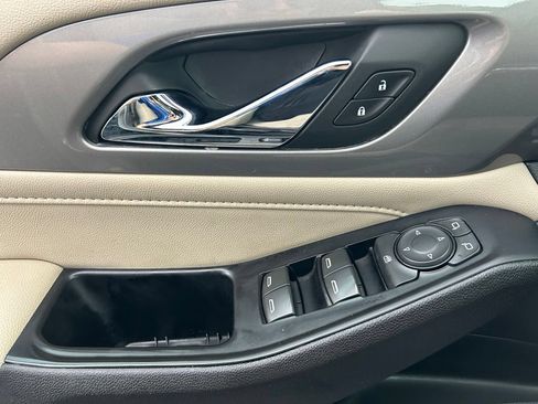 Used 2023 Chevrolet Traverse LS FWD image 53