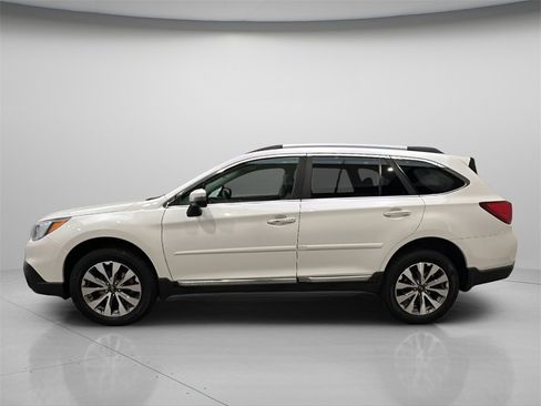 Used 2017 Subaru Outback 2.5i Touring image 2