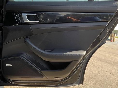 Used 2018 Porsche Panamera image 38