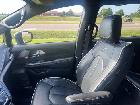 Used 2022 Chrysler Pacifica Limited w/ S Appearance Package FWD image 21