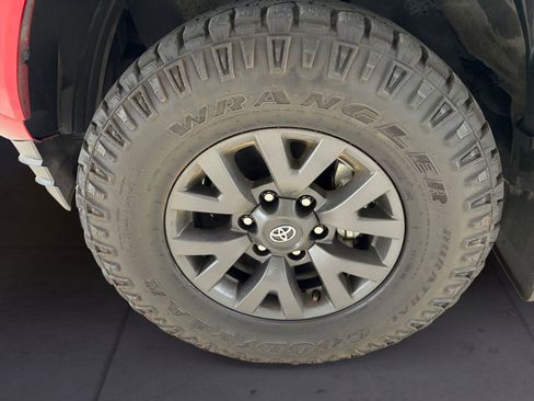 Used 2023 Toyota Tacoma SR5 w/ Technology Package image 14