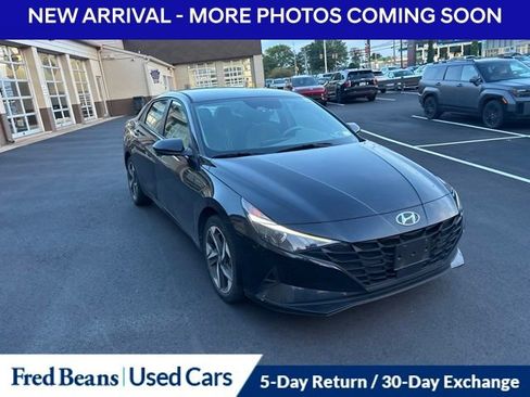 Used 2023 Hyundai Elantra SEL w/ Convenience Package FWD image 3