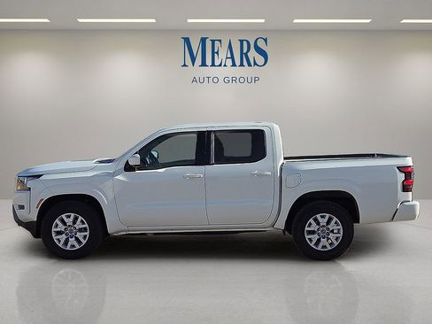 Used 2022 Nissan Frontier SV image 2