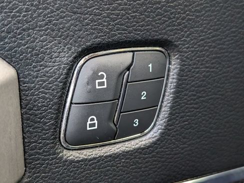 Used 2019 Ford F150 Lariat w/ Equipment Group 502A Luxury AWD/4WD image 33