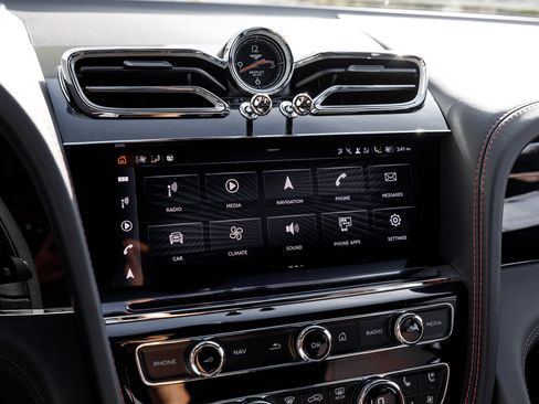 Used 2024 Bentley Bentayga image 37