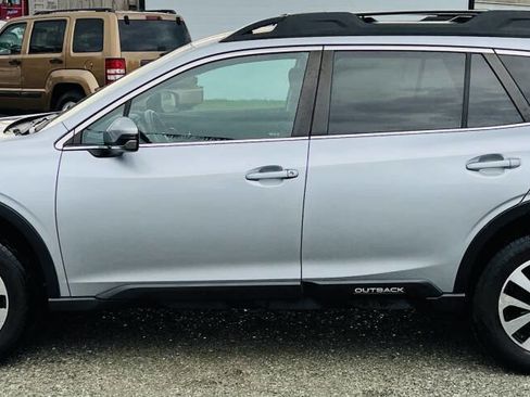Used 2022 Subaru Outback Premium image 5