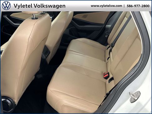 Used 2020 Volkswagen Jetta SE w/ SE Cold Weather Package image 10