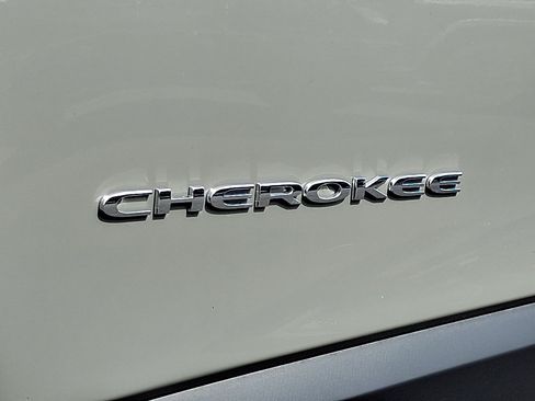 Certified 2021 Jeep Cherokee Latitude Lux w/ Sun & Sound Group AWD/4WD image 28
