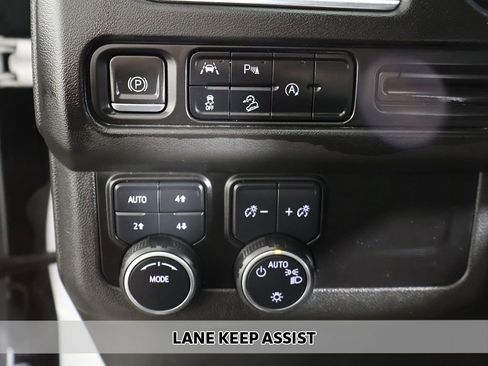 Used 2023 Chevrolet Suburban Premier AWD/4WD image 4