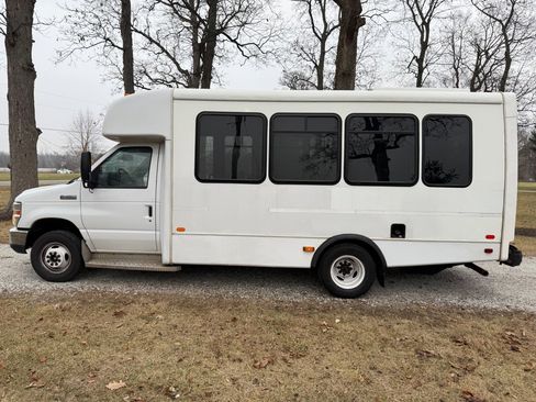 Used 2019 Ford E-450 and Econoline 450 Super Duty w/ Shuttle Bus Prep Package image 2