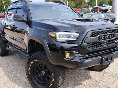 Used 2023 Toyota Tacoma TRD Off-Road w/ Technology Package AWD/4WD image 1
