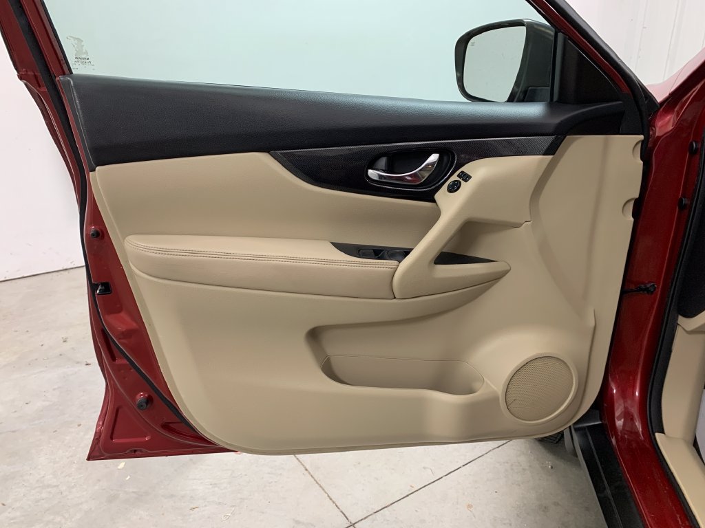 Used 2015 Nissan Rogue SL FWD image 17