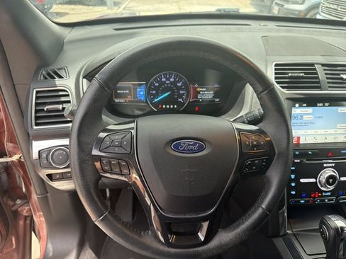 Used 2018 Ford Explorer Limited AWD/4WD image 12