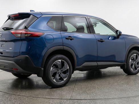 Used 2025 Nissan Rogue SV AWD/4WD image 9