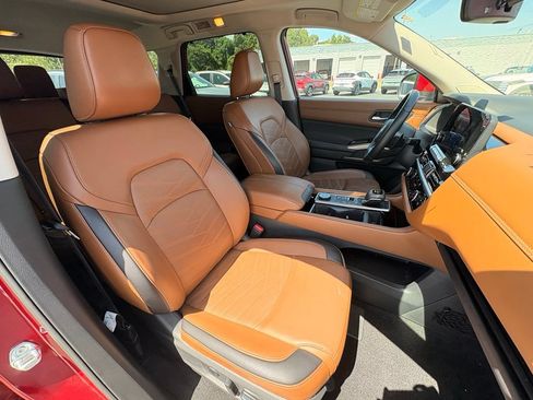 Used 2025 Nissan Pathfinder Platinum w/ Cargo Package AWD/4WD image 33