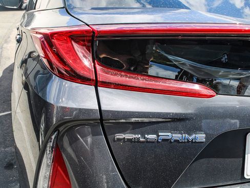Used 2022 Toyota Prius Prime XLE FWD image 13