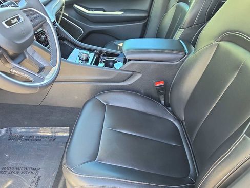 Used 2023 Jeep Grand Cherokee image 15