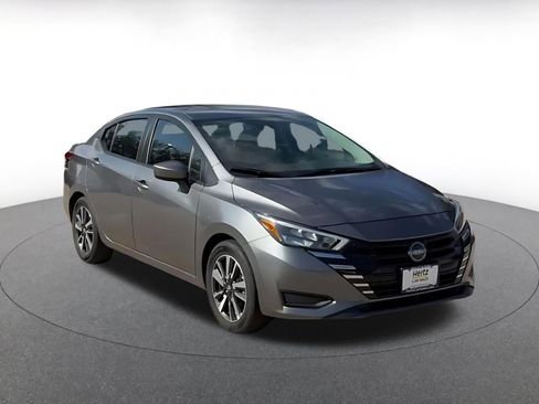 Used 2025 Nissan Versa SV image 3
