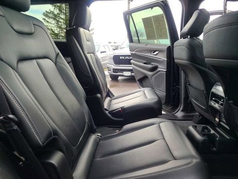 Used 2024 Jeep Grand Cherokee L Limited w/ Luxury Tech Group II AWD/4WD image 22