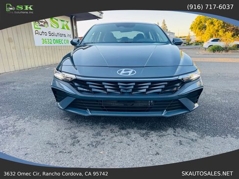 Used 2025 Hyundai Elantra Hybrid FWD image 3