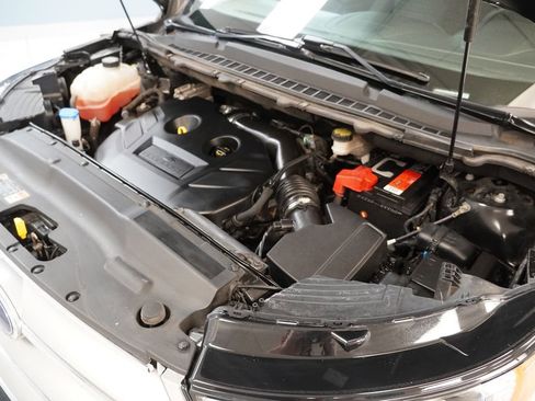 Used 2018 Ford Edge SE image 17