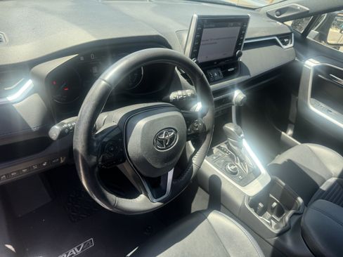 Used 2022 Toyota RAV4 XSE AWD/4WD image 18