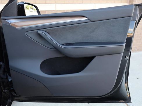 Used 2023 Tesla Model Y Long Range AWD/4WD image 26